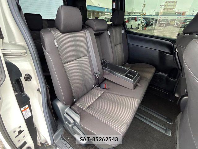 Toyota VOXY 2019-06 7360402-9