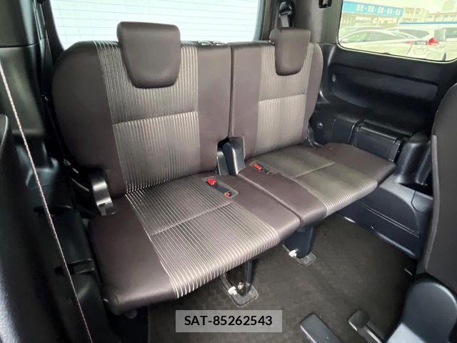 Toyota VOXY 2019-06 7360402-10