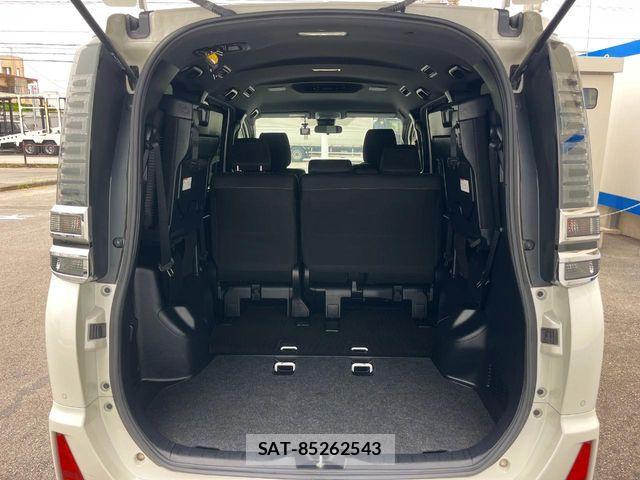 Toyota VOXY 2019-06 7360402-11