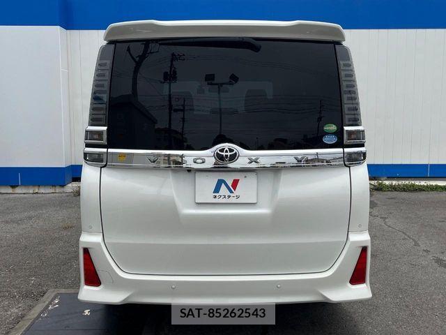 Toyota VOXY 2019-06 7360402-16