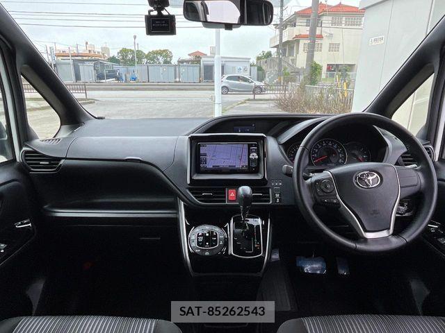 Toyota VOXY 2019-06 7360402-1