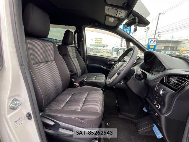 Toyota VOXY 2019-06 7360402-8