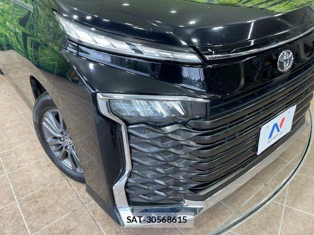 Toyota VOXY 2024-04 7360397-12