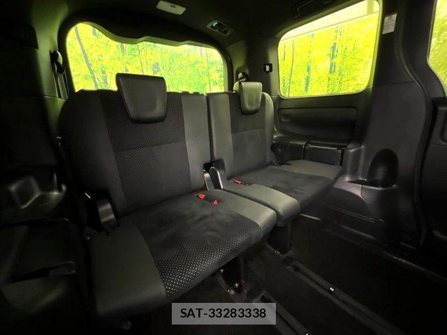 Toyota VOXY 2021-04 7360399-9