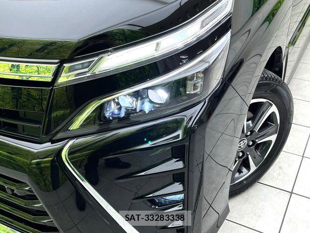 Toyota VOXY 2021-04 7360399-12