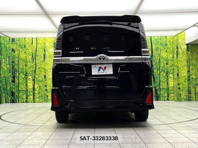 Toyota VOXY 2021-04 7360399-15