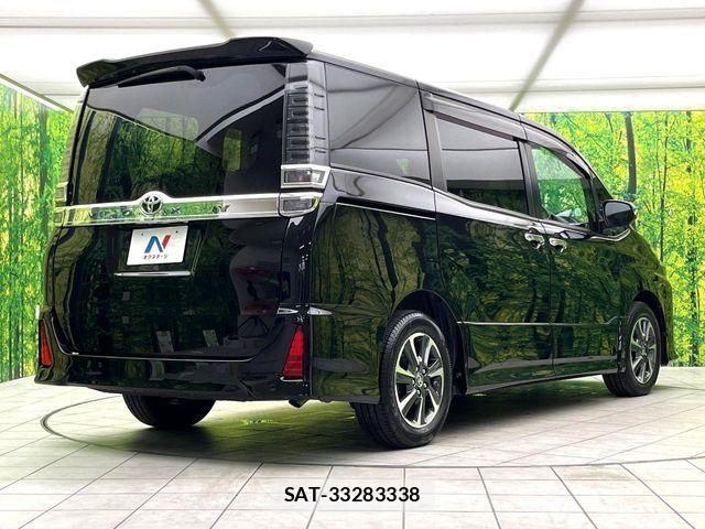 Toyota VOXY 2021-04 7360399-17