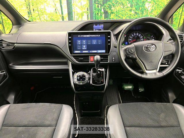 Toyota VOXY 2021-04 7360399-1
