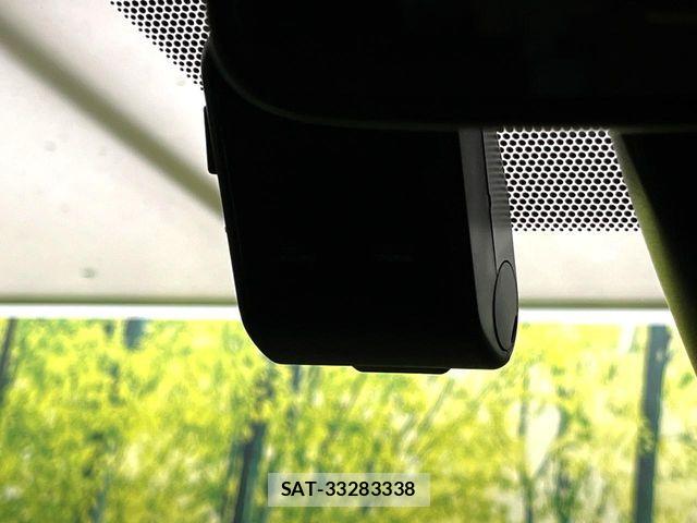 Toyota VOXY 2021-04 7360399-6