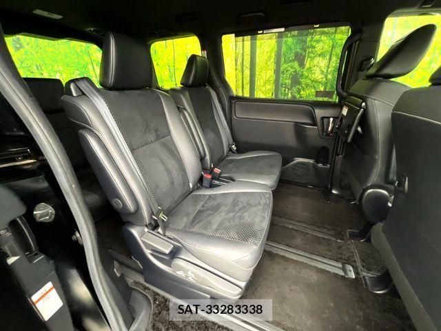 Toyota VOXY 2021-04 7360399-8
