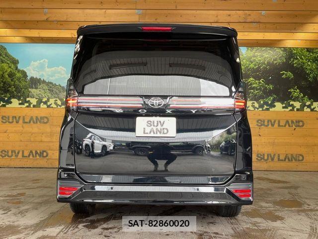 Toyota VOXY 2023-04 7360385-14