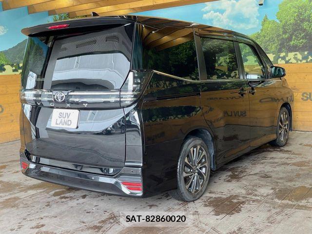 Toyota VOXY 2023-04 7360385-16