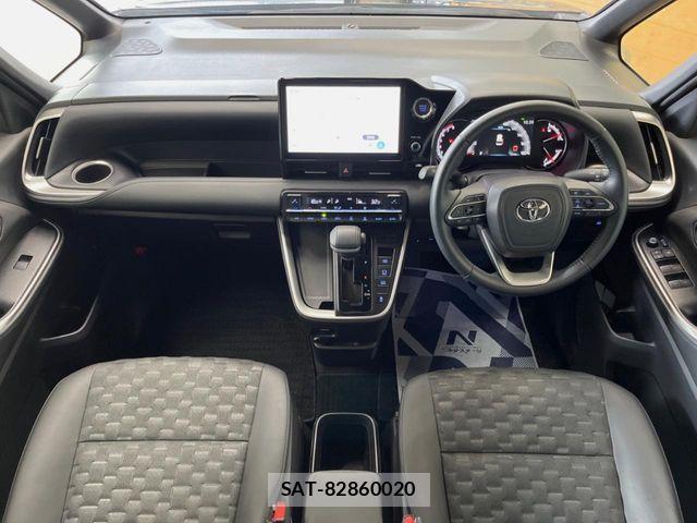 Toyota VOXY 2023-04 7360385-1