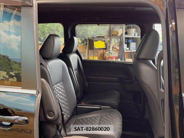 Toyota VOXY 2023-04 7360385-7