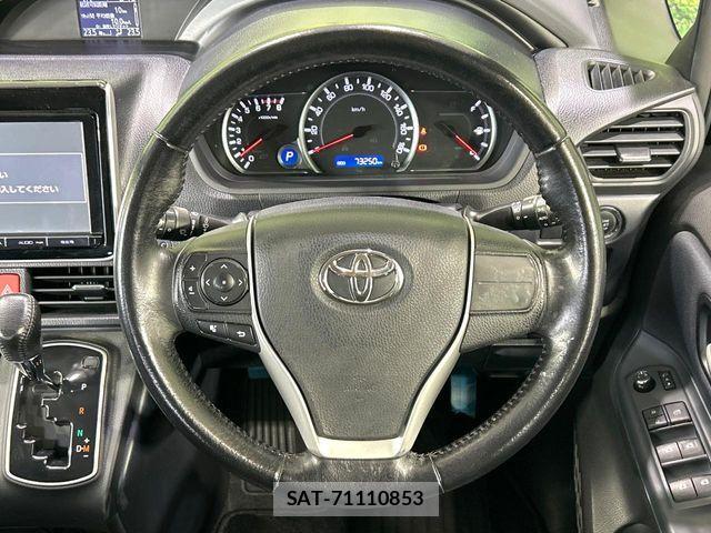 Toyota VOXY 2014-10 7360419-11
