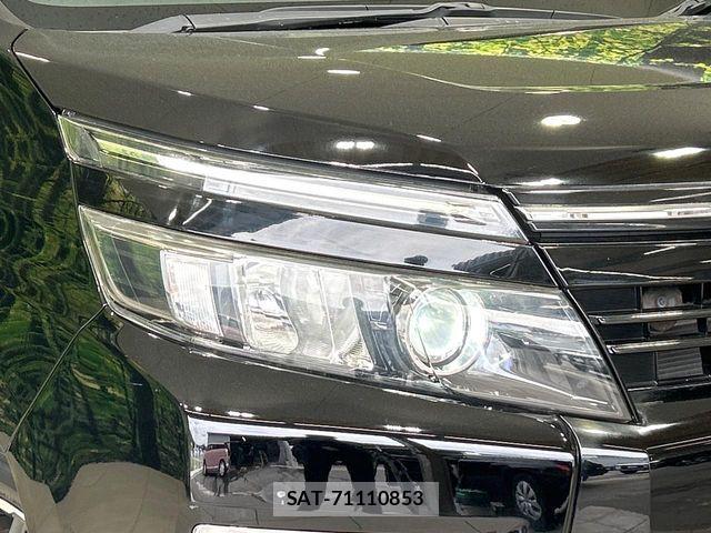 Toyota VOXY 2014-10 7360419-13