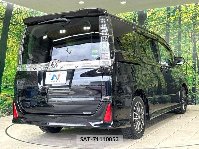 Toyota VOXY 2014-10 7360419-17