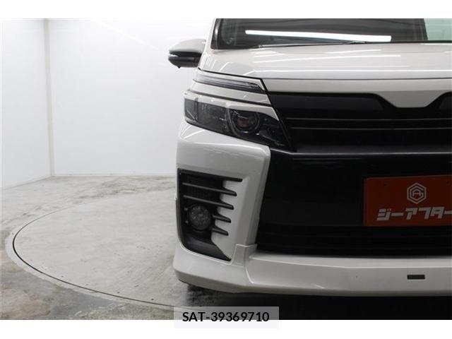 Toyota VOXY 2014-02 7360425-10