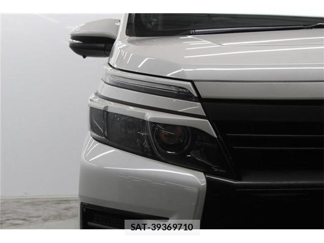 Toyota VOXY 2014-02 7360425-11