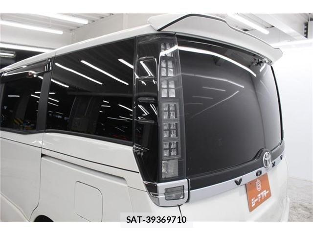 Toyota VOXY 2014-02 7360425-17