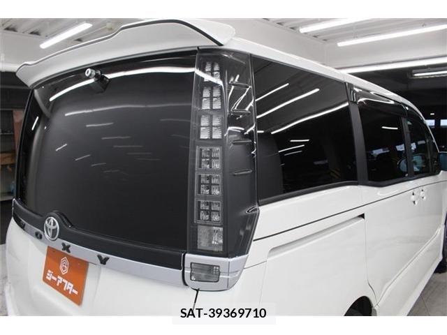 Toyota VOXY 2014-02 7360425-18