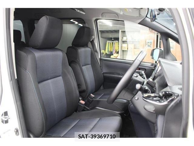 Toyota VOXY 2014-02 7360425-26