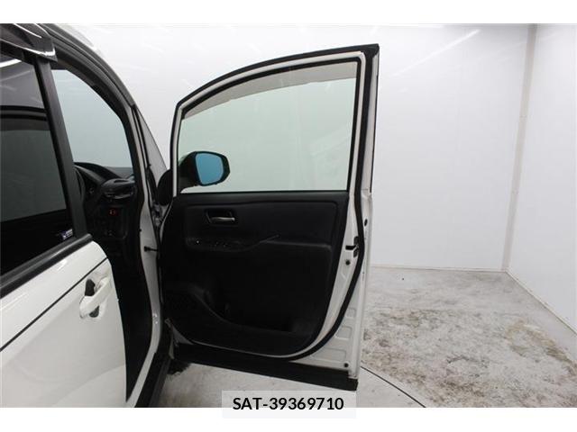Toyota VOXY 2014-02 7360425-29