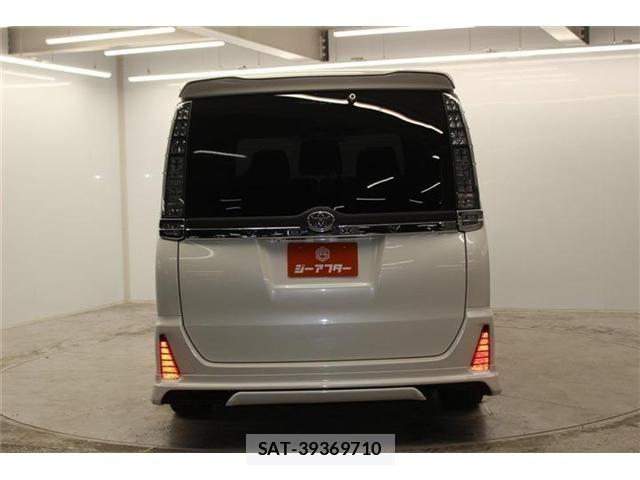 Toyota VOXY 2014-02 7360425-5