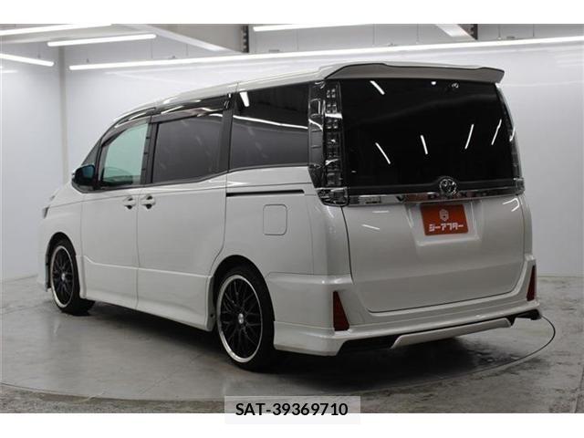 Toyota VOXY 2014-02 7360425-6
