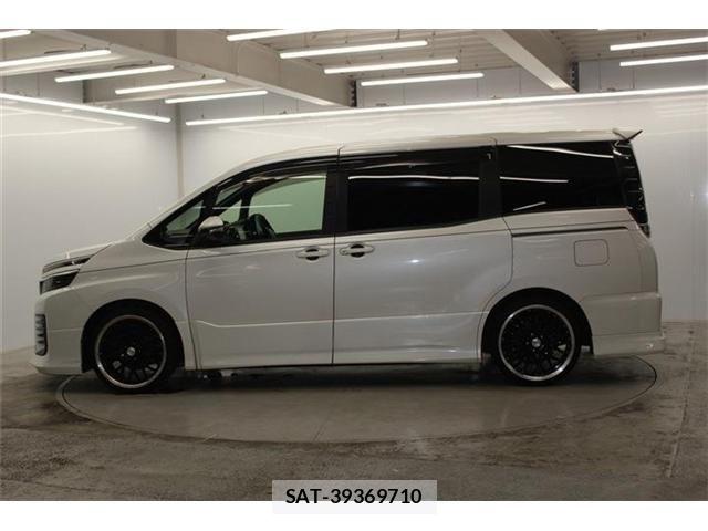 Toyota VOXY 2014-02 7360425-7