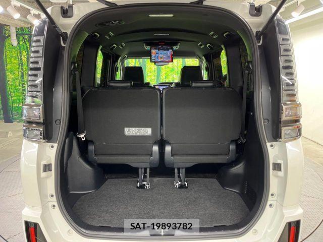 Toyota VOXY 2019-05 7360407-10