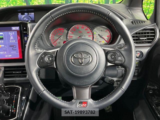Toyota VOXY 2019-05 7360407-11