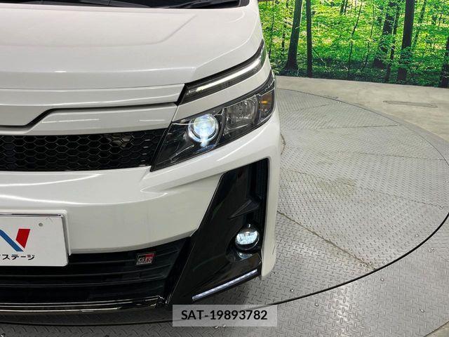 Toyota VOXY 2019-05 7360407-12