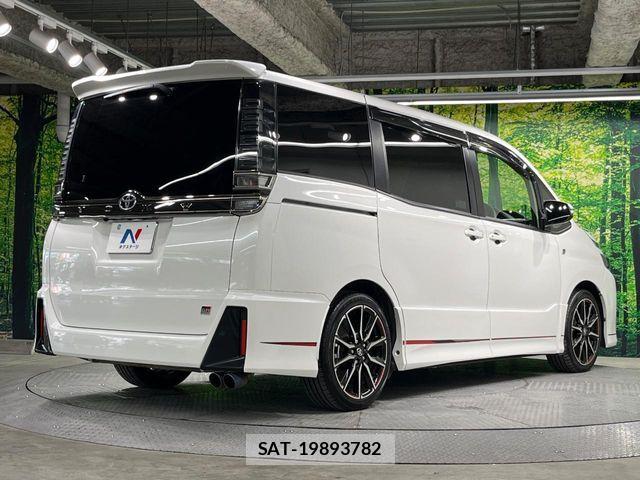 Toyota VOXY 2019-05 7360407-17