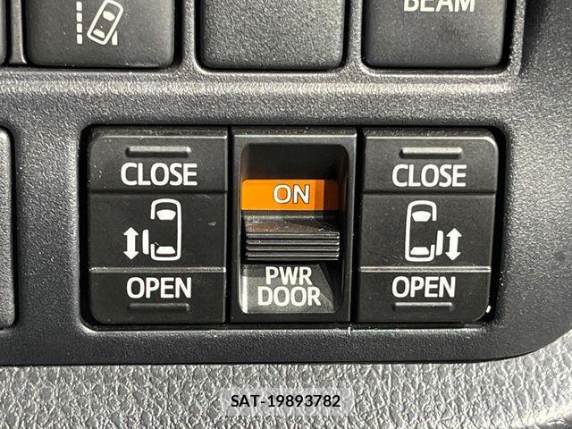 Toyota VOXY 2019-05 7360407-4
