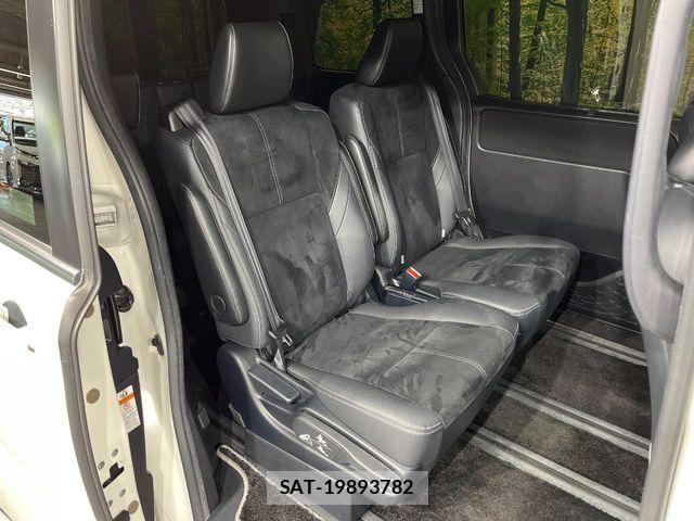 Toyota VOXY 2019-05 7360407-8
