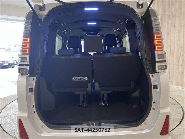 Toyota VOXY 2017-12 7360406-10
