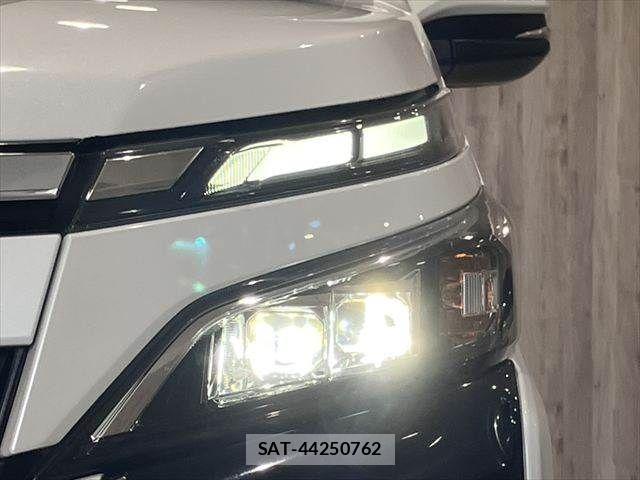 Toyota VOXY 2017-12 7360406-11