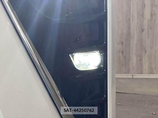 Toyota VOXY 2017-12 7360406-12