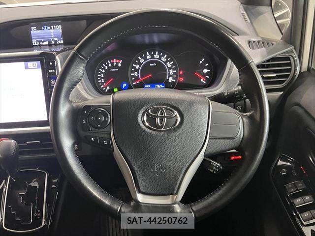 Toyota VOXY 2017-12 7360406-13