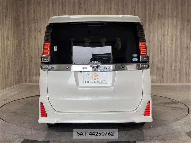 Toyota VOXY 2017-12 7360406-19