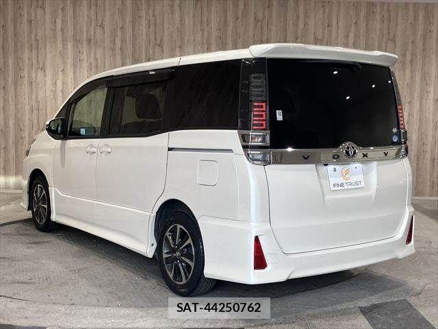 Toyota VOXY 2017-12 7360406-20