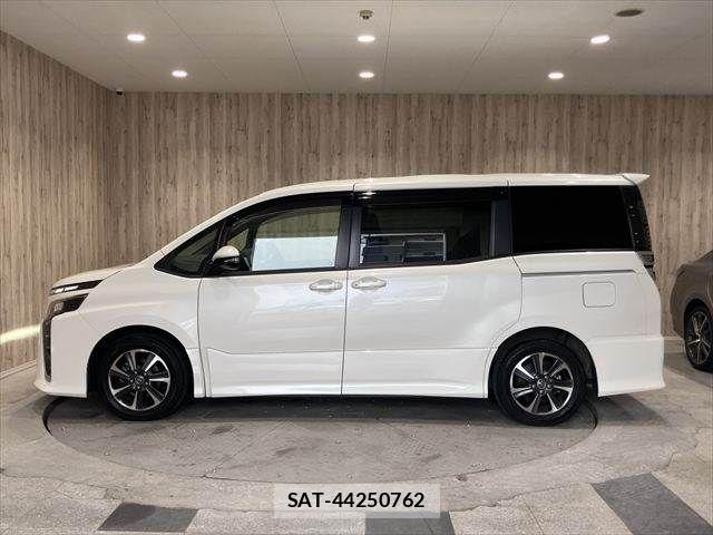 Toyota VOXY 2017-12 7360406-21