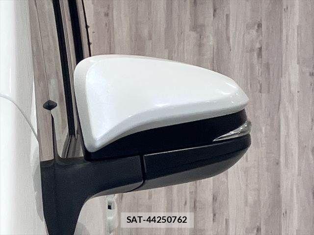 Toyota VOXY 2017-12 7360406-22