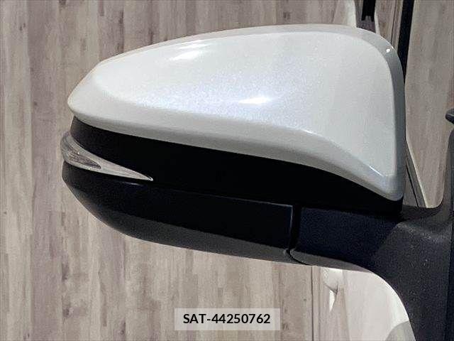 Toyota VOXY 2017-12 7360406-23