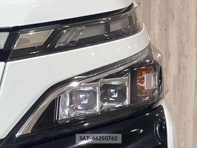 Toyota VOXY 2017-12 7360406-24