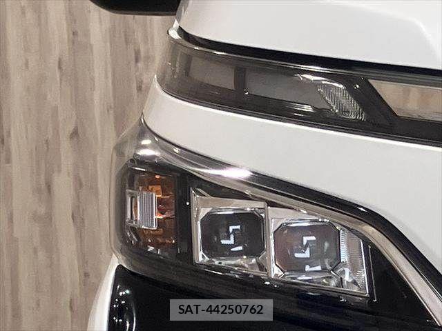 Toyota VOXY 2017-12 7360406-25