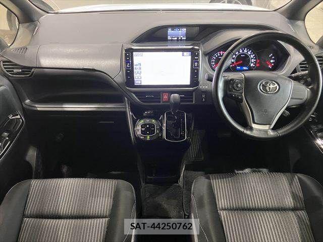 Toyota VOXY 2017-12 7360406-2