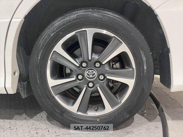 Toyota VOXY 2017-12 7360406-29