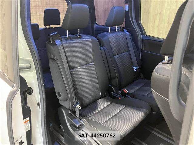 Toyota VOXY 2017-12 7360406-8